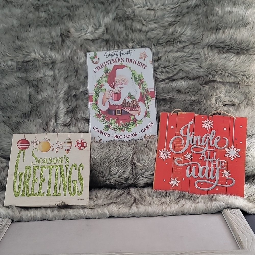 Festive Holiday Card Set with Santa and Snowflakes